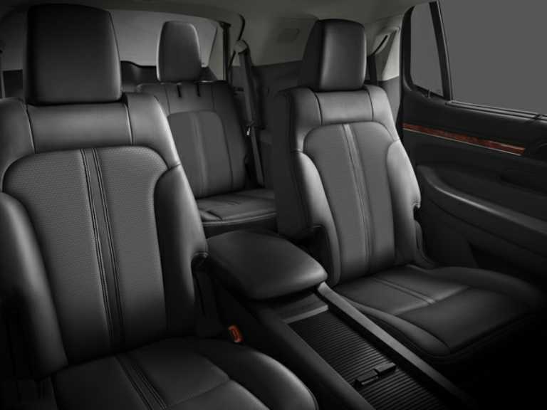 2010 Lincoln Mkt Photos Interior Exterior And Color Options