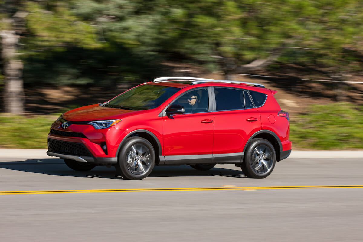 2017 Toyota RAV4 review: SE model brings sharper looks and tighter handling  to the RAV4 party - CNET