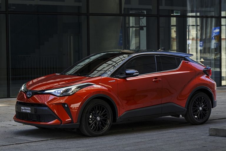 2019 Toyota C-HR Review, Expert Reviews
