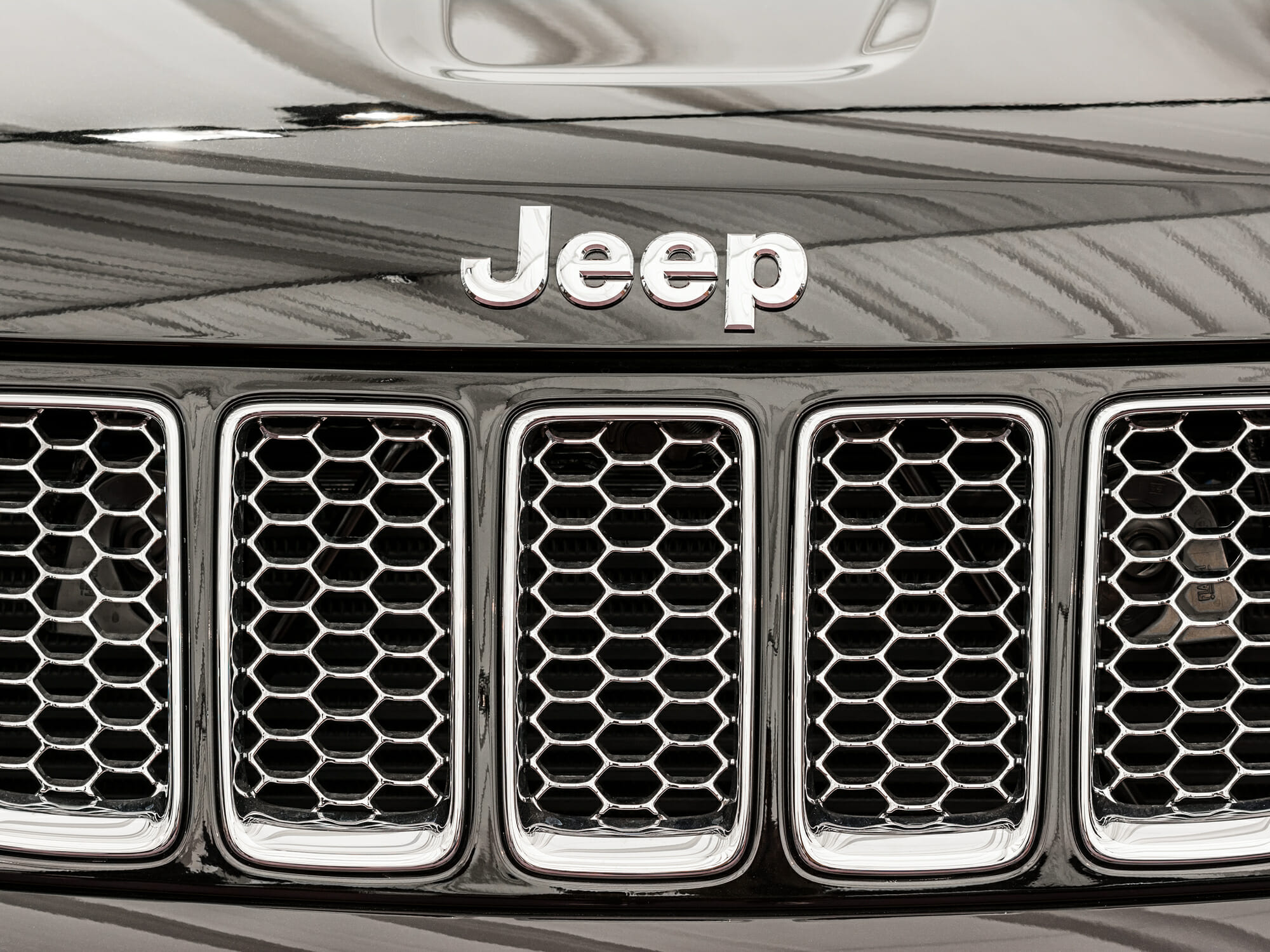 Close up of Jeep Grand Cherokee Grille